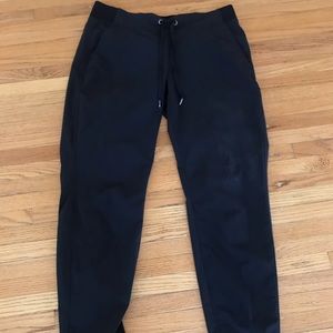 Athleta light weight travel pants size 6